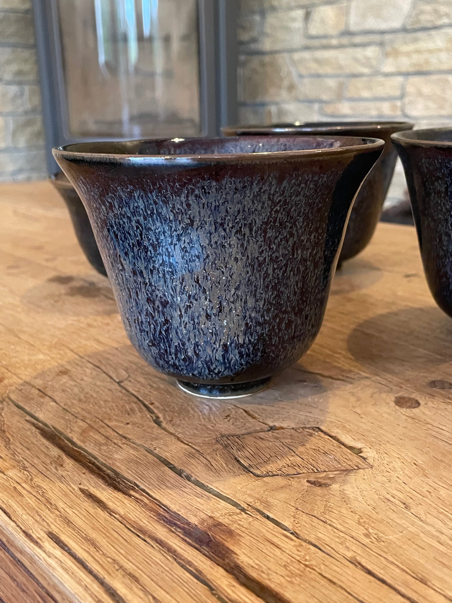 GRANDE TASSE À THÉ, AVENTURINES ALLANT DU ROUGE AU BLEU