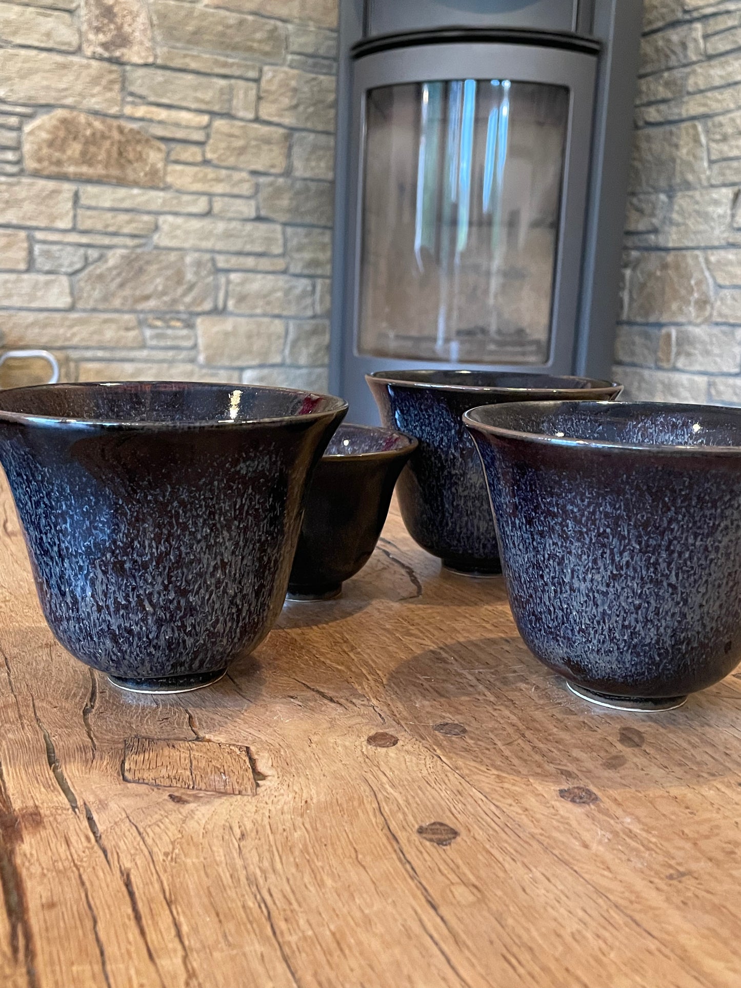 GRANDE TASSE À THÉ, AVENTURINES ALLANT DU ROUGE AU BLEU